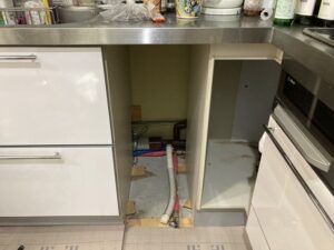 30㎝食洗機を45㎝食洗機に取替える　撤去工事